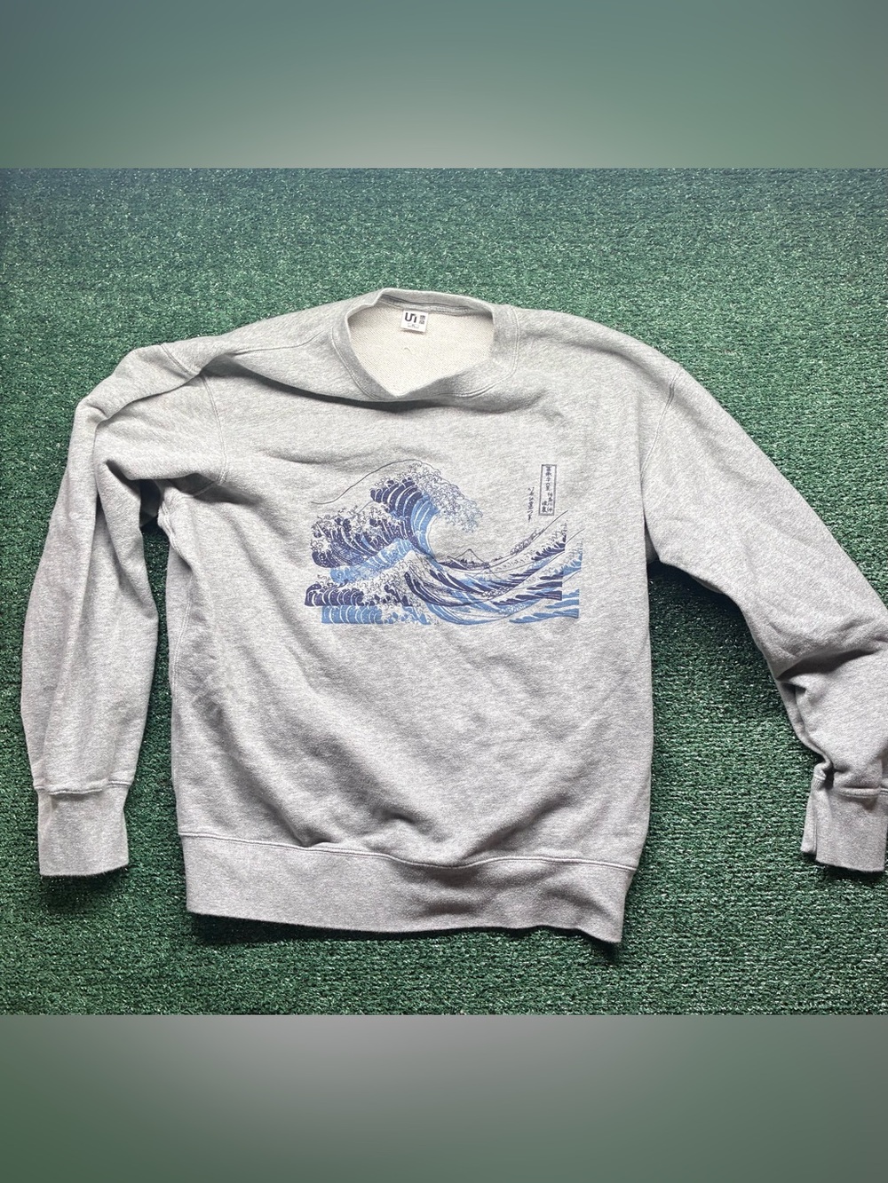 Uniqlo Light Gray Crewneck with Blue Wave Art
